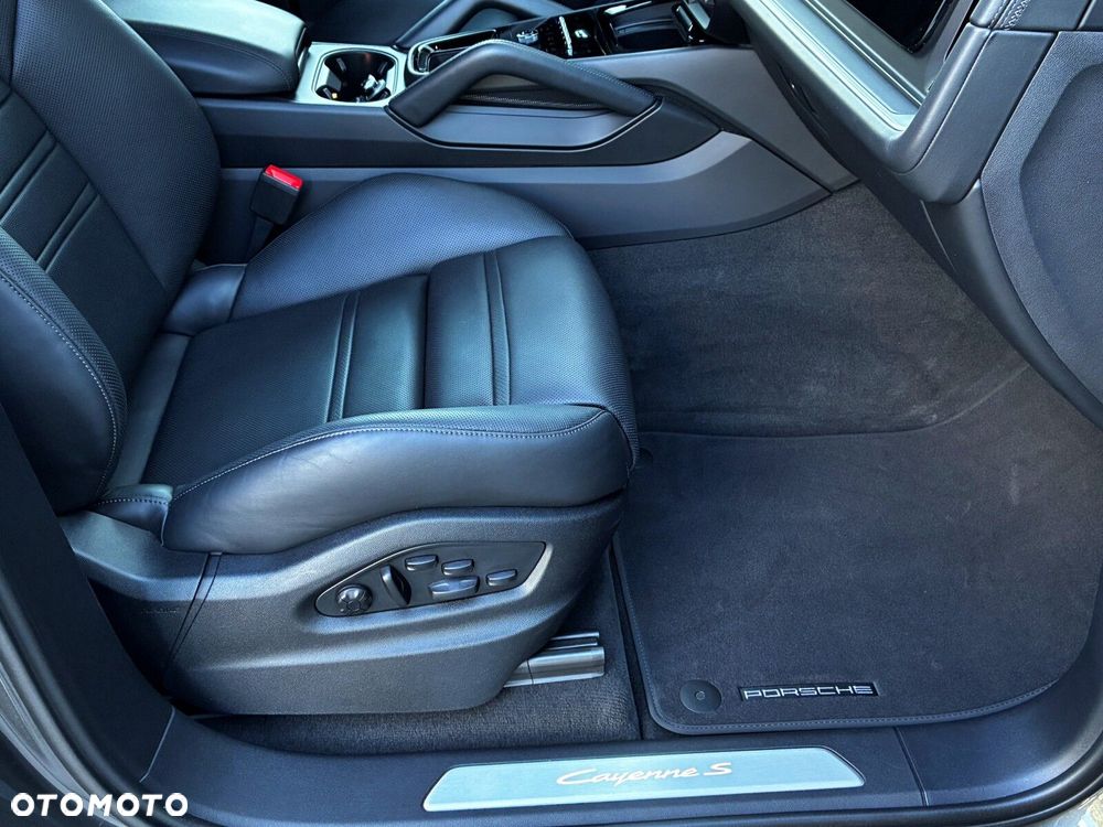 Porsche Cayenne - 40