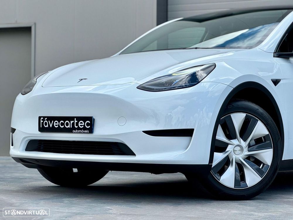 Tesla Model Y Standard Long Range RWD - 23