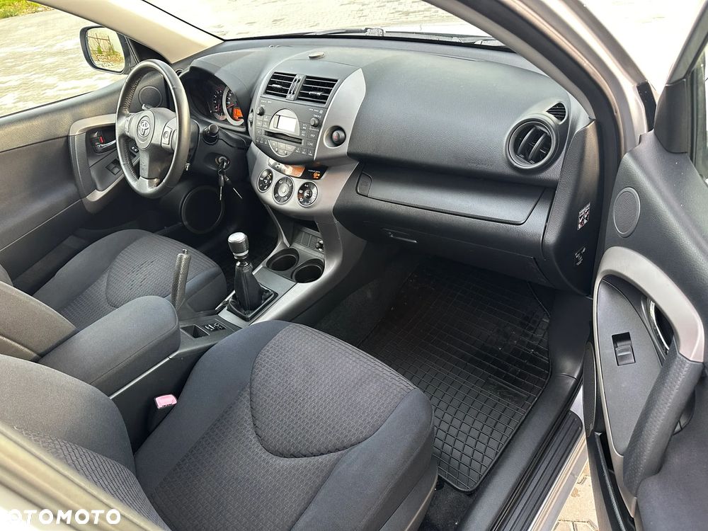 Toyota RAV4 2.2 D-4D 4x4 - 12