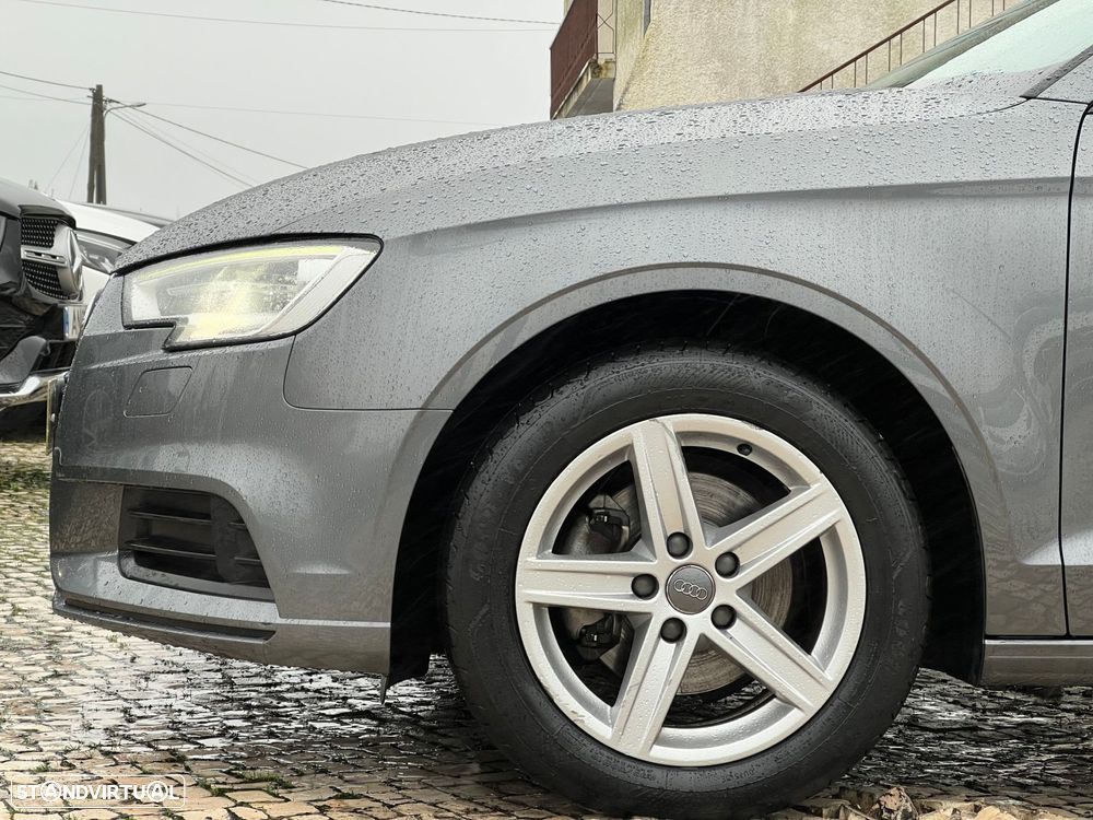 Audi A3 Limousine 30 TDI Design - 2