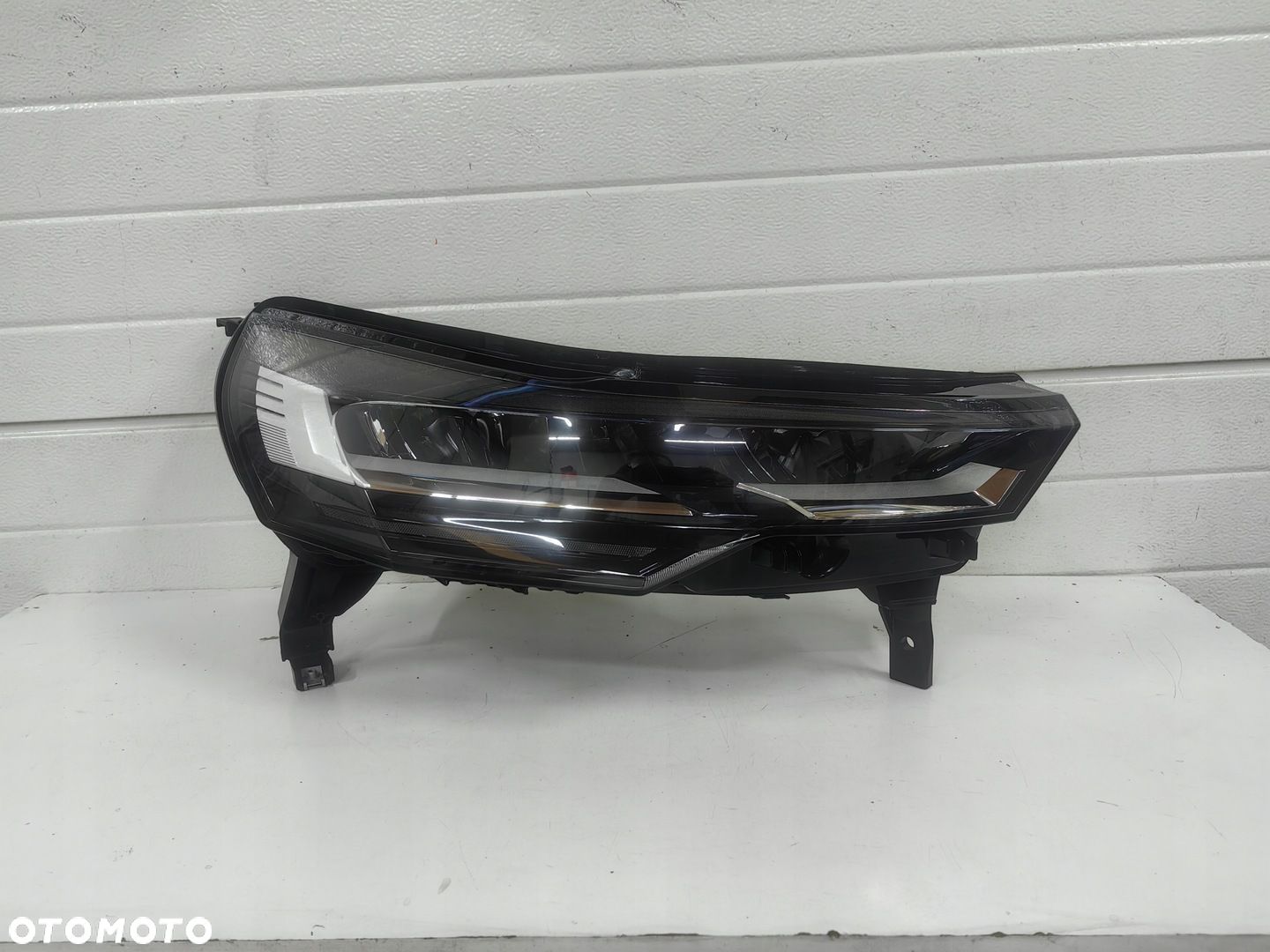 Reflektor Lampa Przód Prawy Renault Captur II Symbioz 260100091R - 1