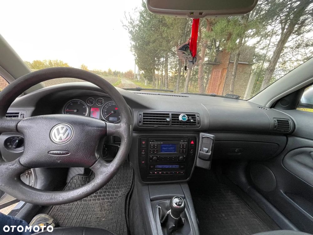 Volkswagen Passat 1.9 TDI Comfortline - 10