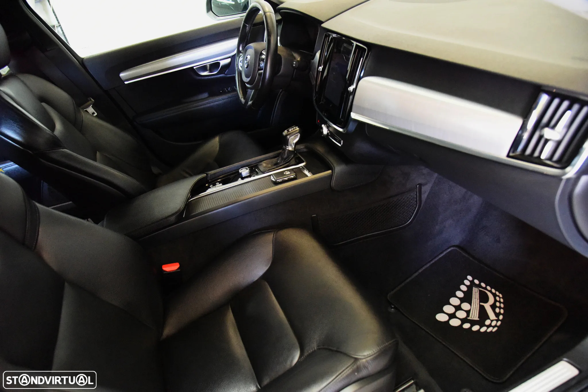 Volvo V90 2.0 D4 Momentum Geartronic - 20