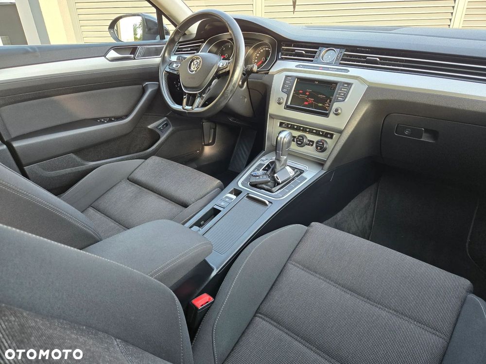 Volkswagen Passat 2.0 TDI SCR DSG Business - 25