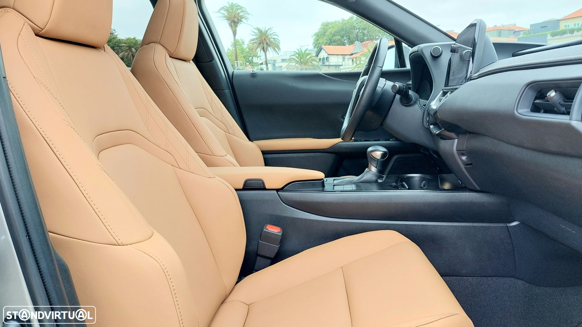 Lexus UX 250h Sport (Ecrã 12.3) - 13