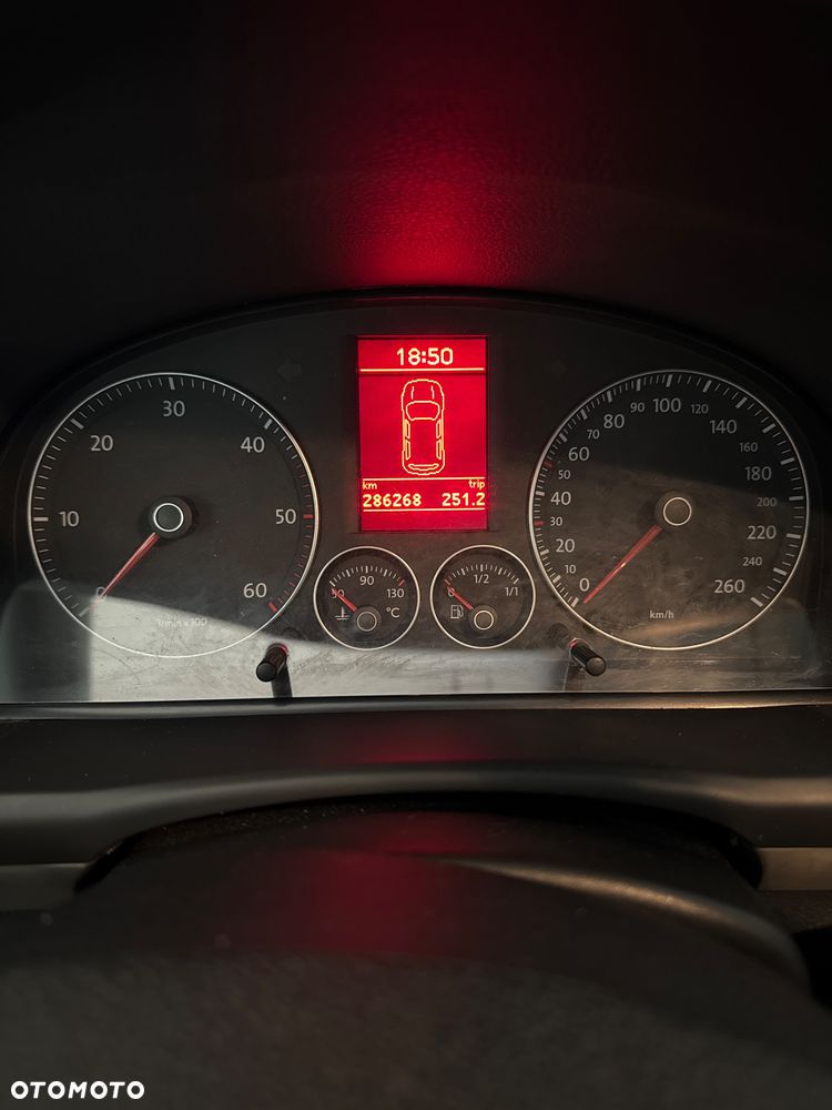 Volkswagen Touran 2.0 TDI Highline DSG - 2