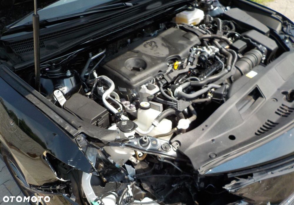 Toyota Camry - 4