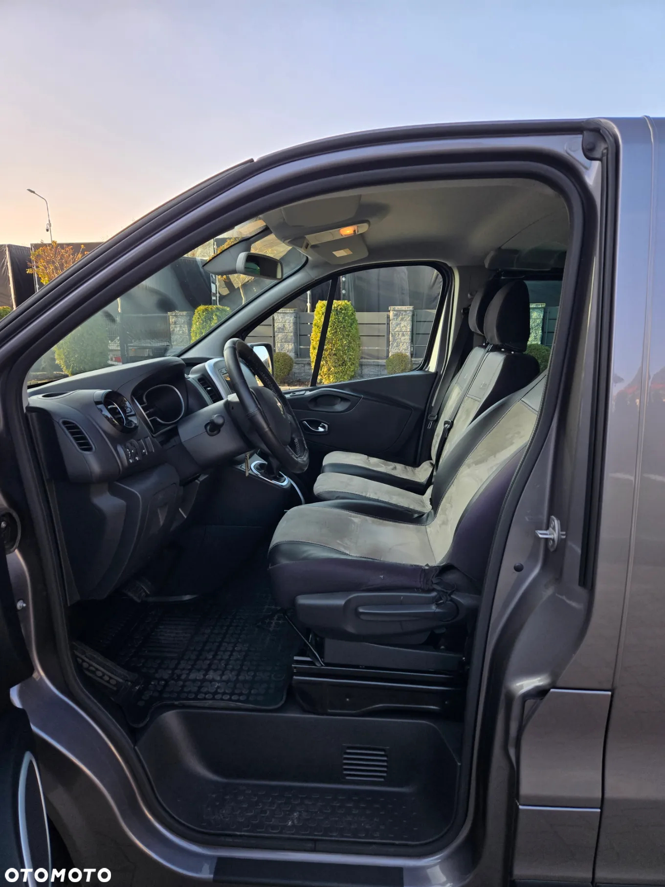 Renault Trafic Grand SpaceClass 2.0 dCi EDC - 12