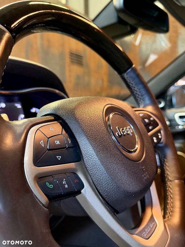 Jeep Grand Cherokee 5.7 V8 Overland Summit EU6 - 26