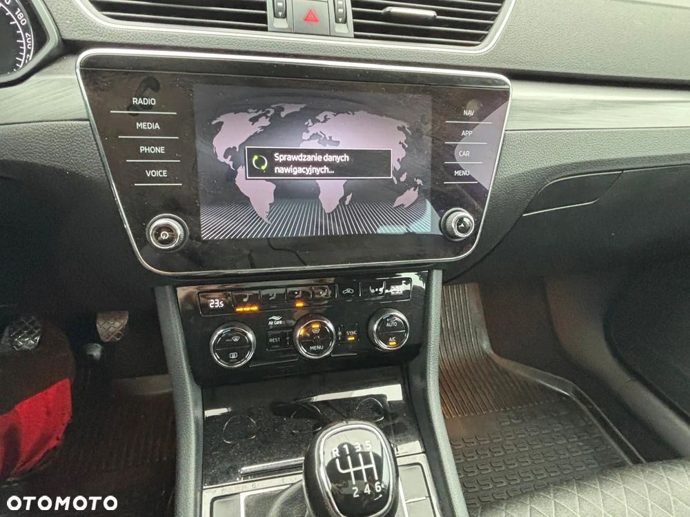 Skoda Superb 2.0 TDI Style - 37