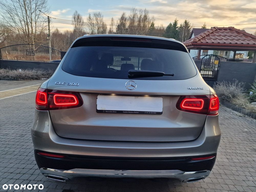 Mercedes-Benz GLC 300 4Matic 9G-TRONIC Exclusive - 5