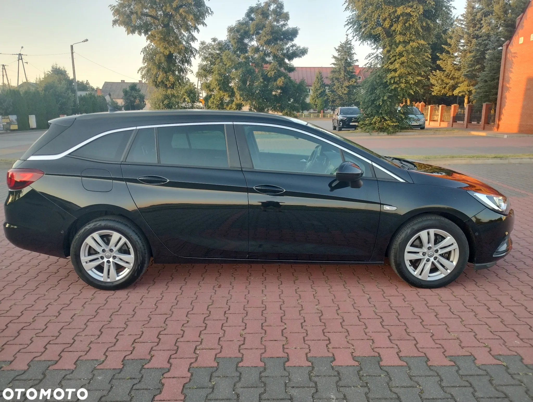 Opel Astra 1.6 D Automatik Sports Tourer Ultimate - 4