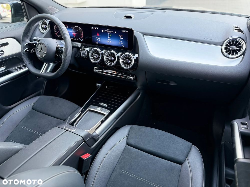 Mercedes-Benz GLA - 11