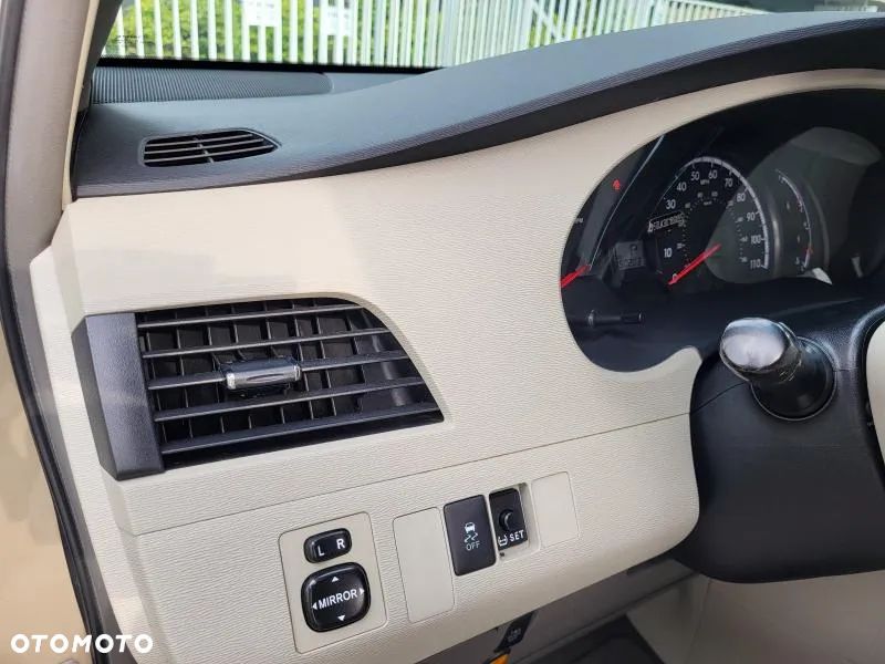 Toyota Sienna 3.5 V6 SE - 7