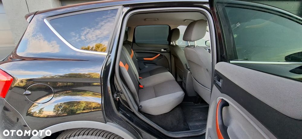 Ford Kuga 2.0 TDCi 2x4 Titanium - 28