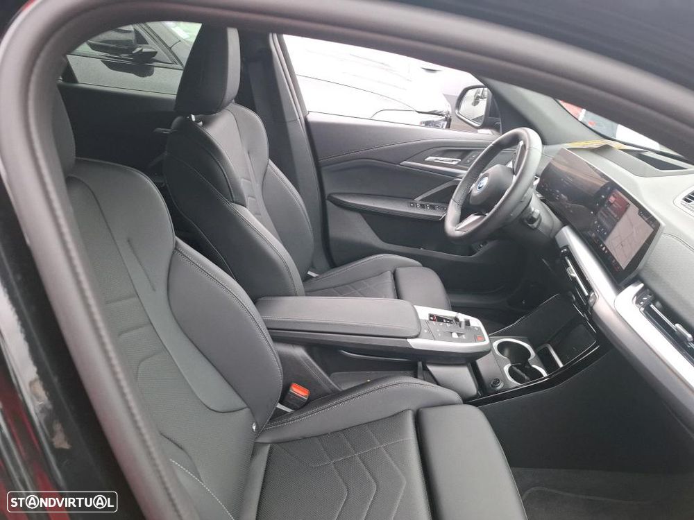 BMW iX2 eDrive20 Pack Desportivo M - 8