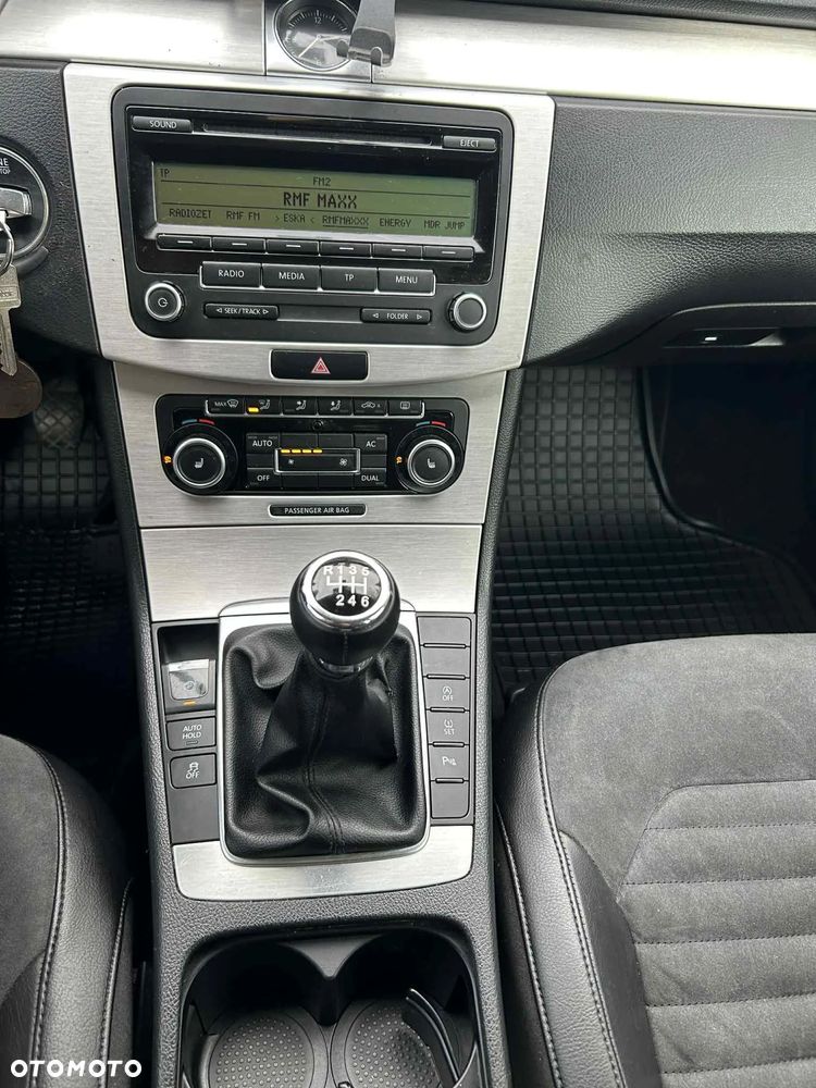 Volkswagen Passat 2.0 TDI Highline - 12