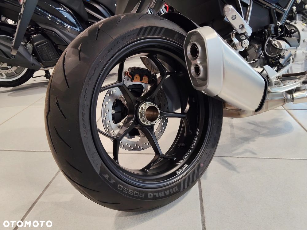 Moto Guzzi V100 Mandello - 12