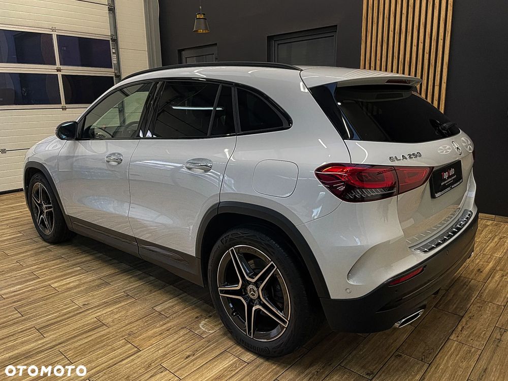 Mercedes-Benz GLA 250 AMG Line - 11