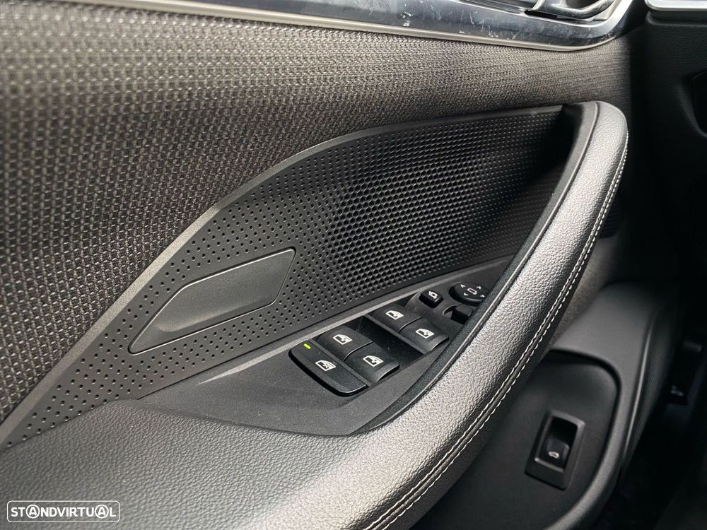 BMW i4 eDrive40 — fotografia 12