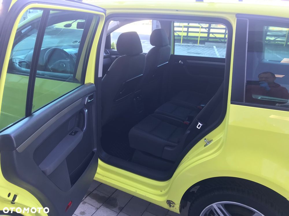 Volkswagen Touran - 17