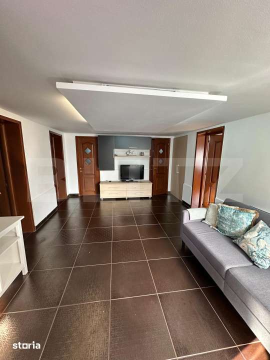 Doua apartamente la casa, teren 250 mp, gradina, garaj, parcare propri — fotografia 1