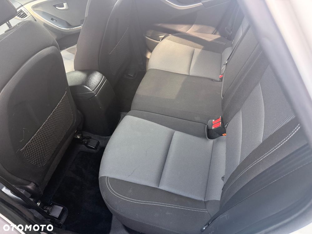 Hyundai i30 1.6 D Comfort DCT - 23