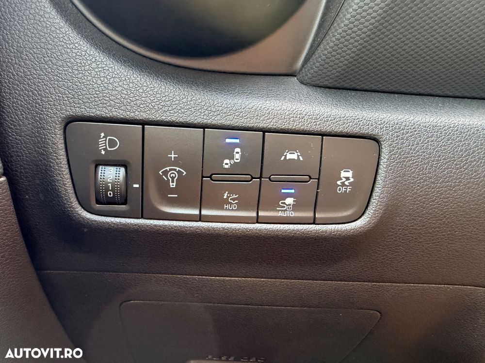 Hyundai KONA Premium - 11