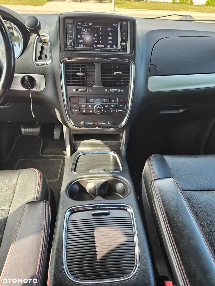 Dodge Grand Caravan 3.6 R/T - 17