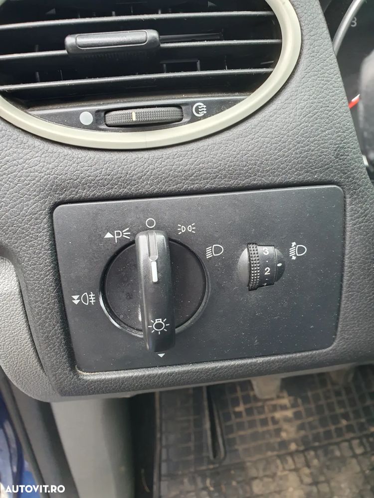 Ford Focus 1.6i Ti-VCT Ghia - 12