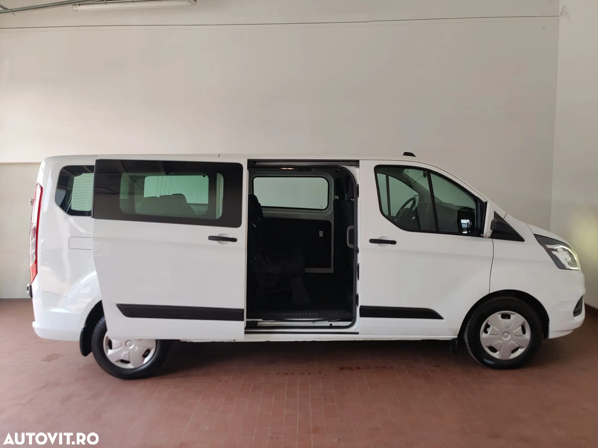 Ford Transit Custom Kombi 320 2.0 EcoBlue 130 CP L2H1 Trend Aut. - 10