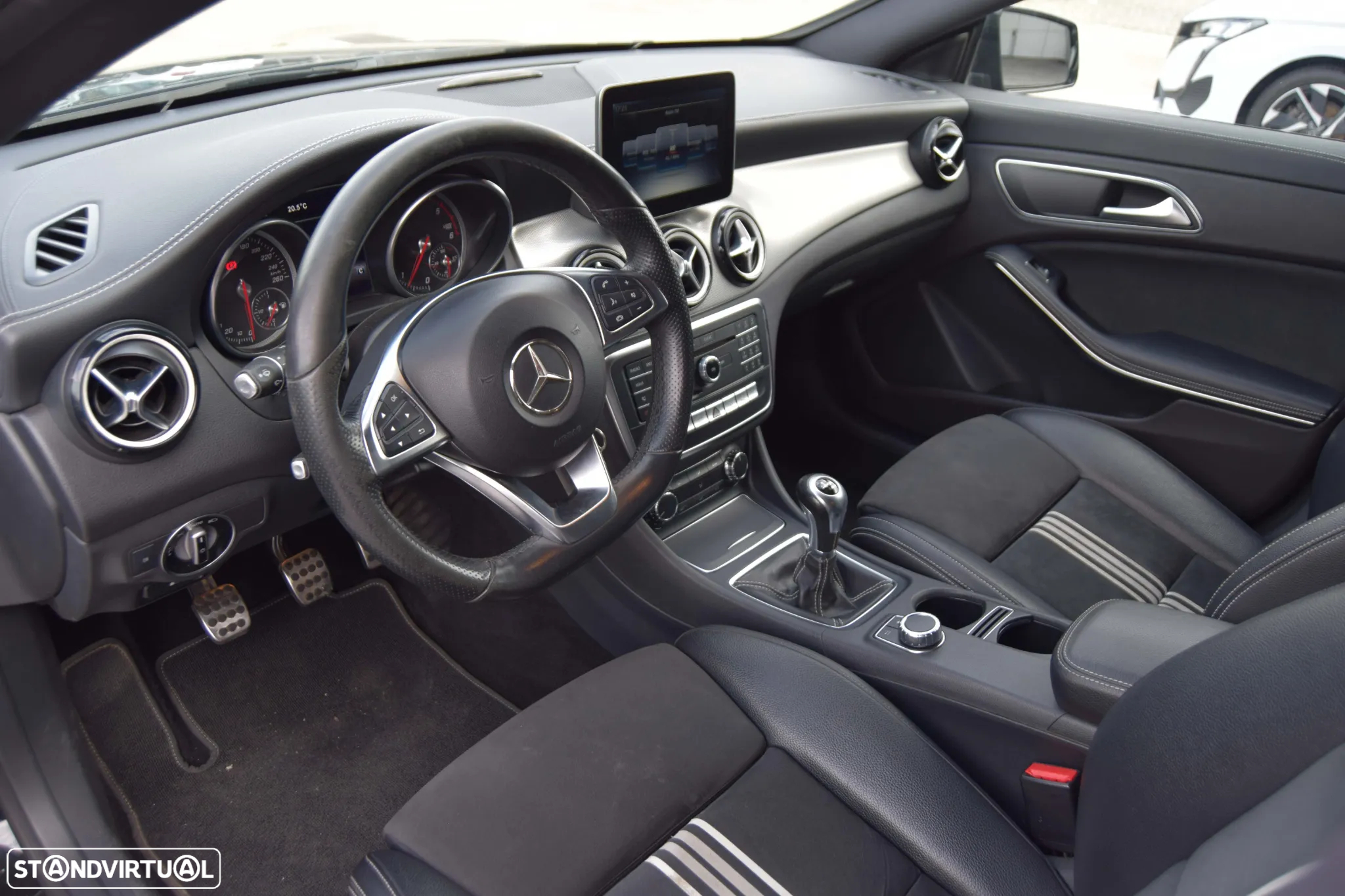 Mercedes-Benz CLA 200 d AMG Line - 16