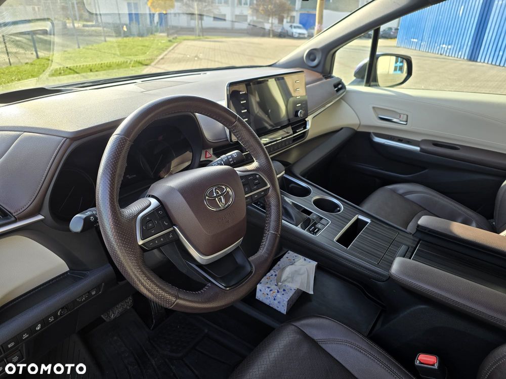 Toyota Sienna - 8