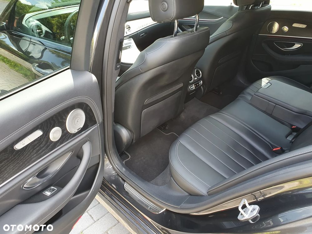 Mercedes-Benz Klasa E 400 d 4Matic 9G-TRONIC AMG Line - 23