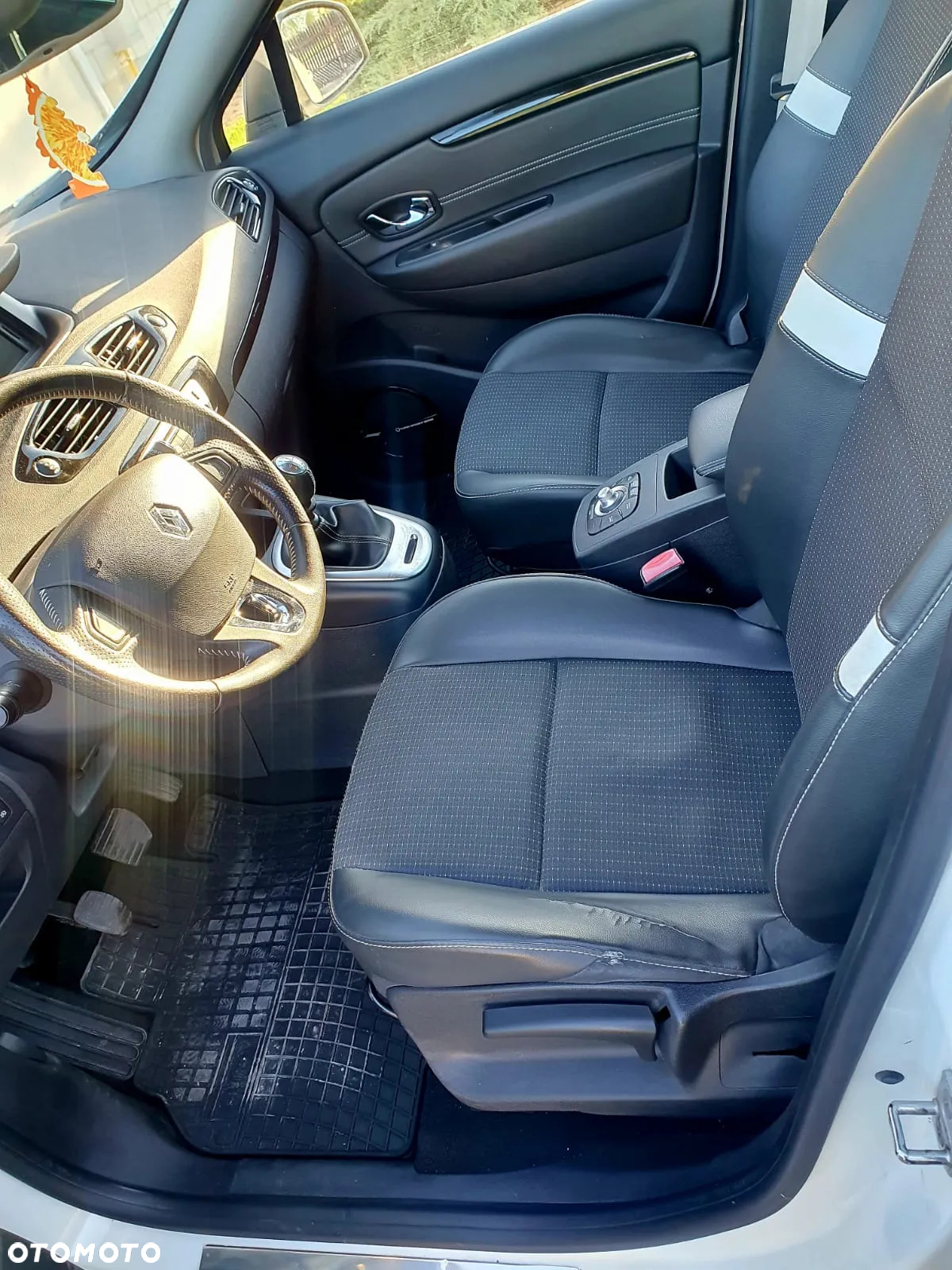 Renault Scenic 1.6 dCi Energy Bose - 9