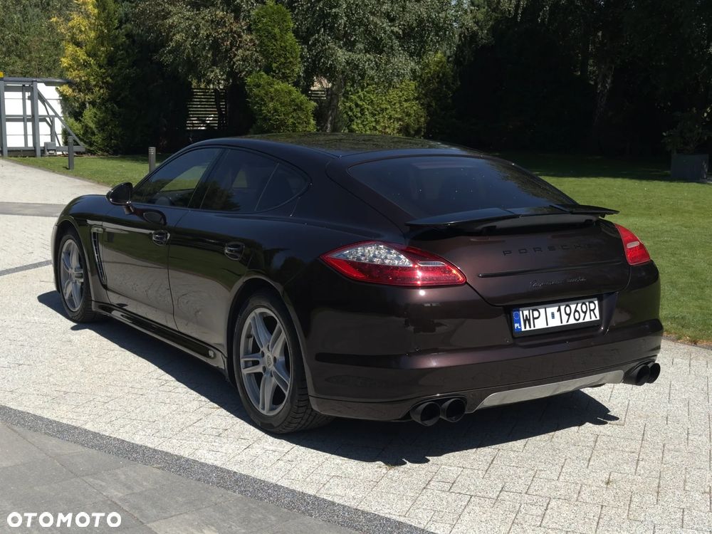 Porsche Panamera - 4