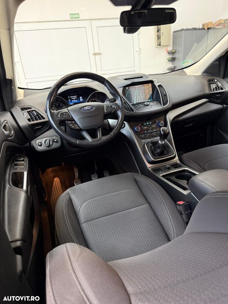 Ford Kuga - 10