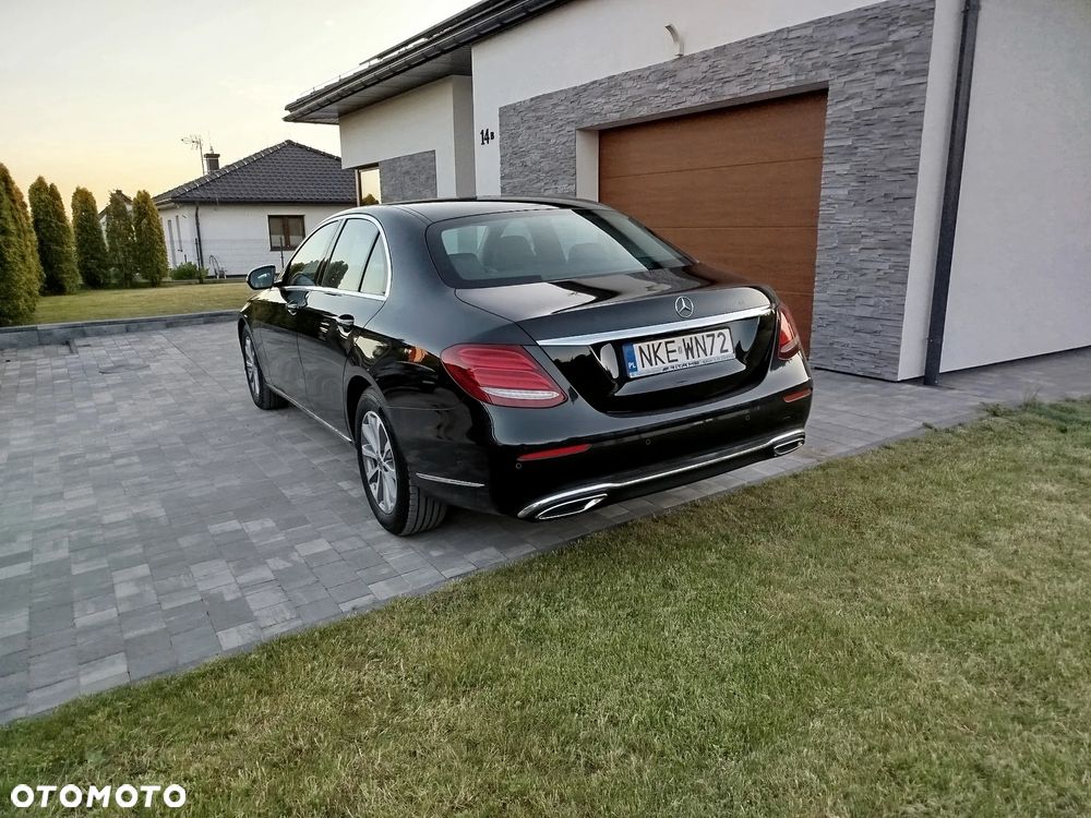 Mercedes-Benz Klasa E 220 d 4-Matic Business Edition 9G-TRONIC - 4