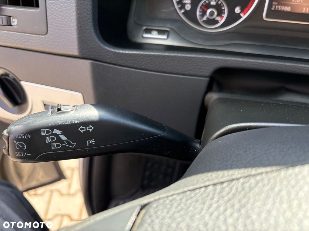 Volkswagen Multivan - 12