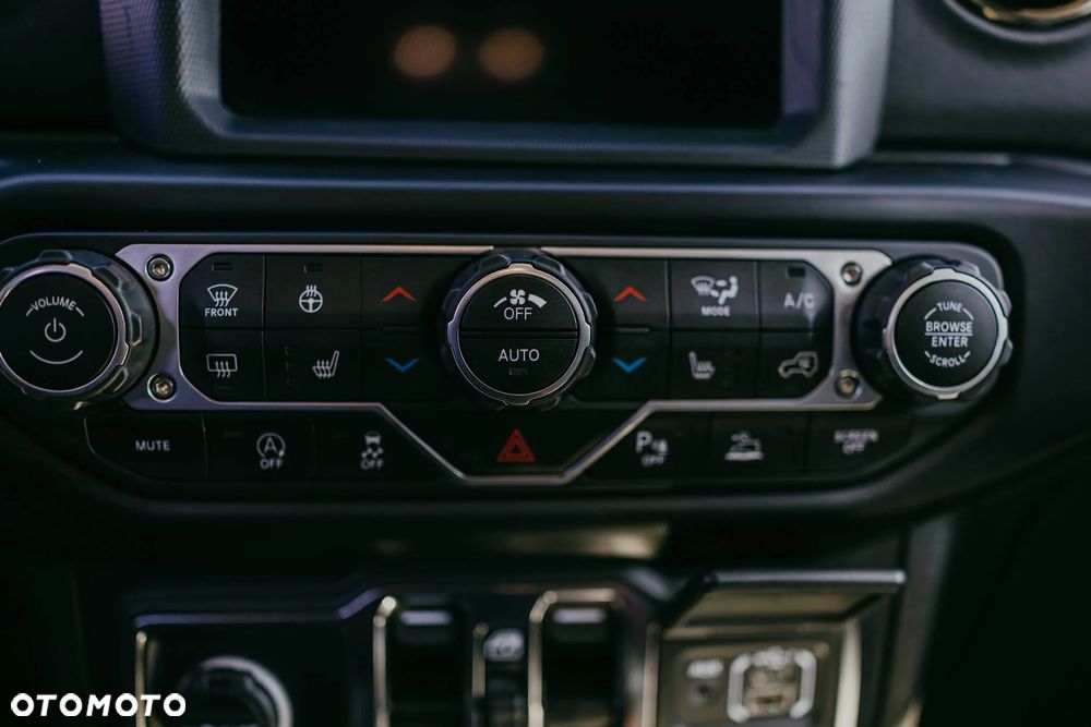 Jeep Wrangler - 10