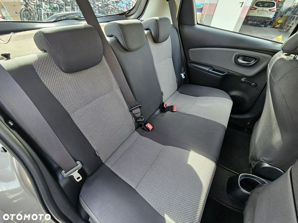Toyota Yaris Hybrid 100 Business Edition - 14