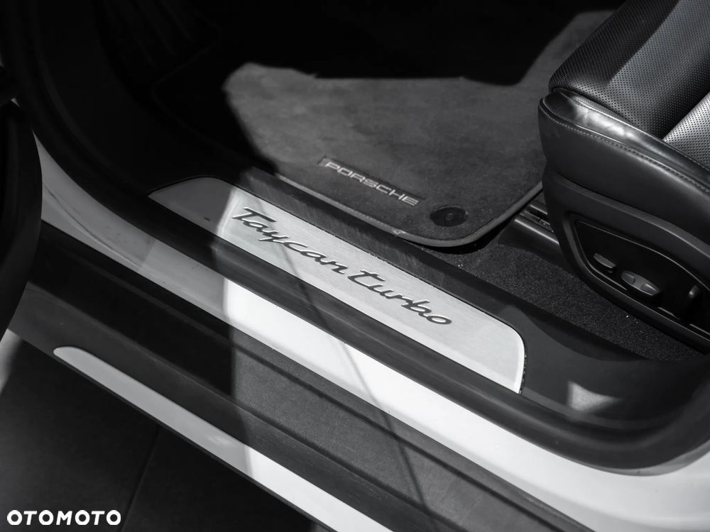 Porsche Taycan Turbo - 22