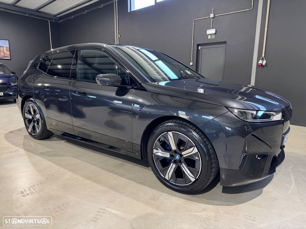 BMW iX xDrive 40 Pack Desportivo - 13