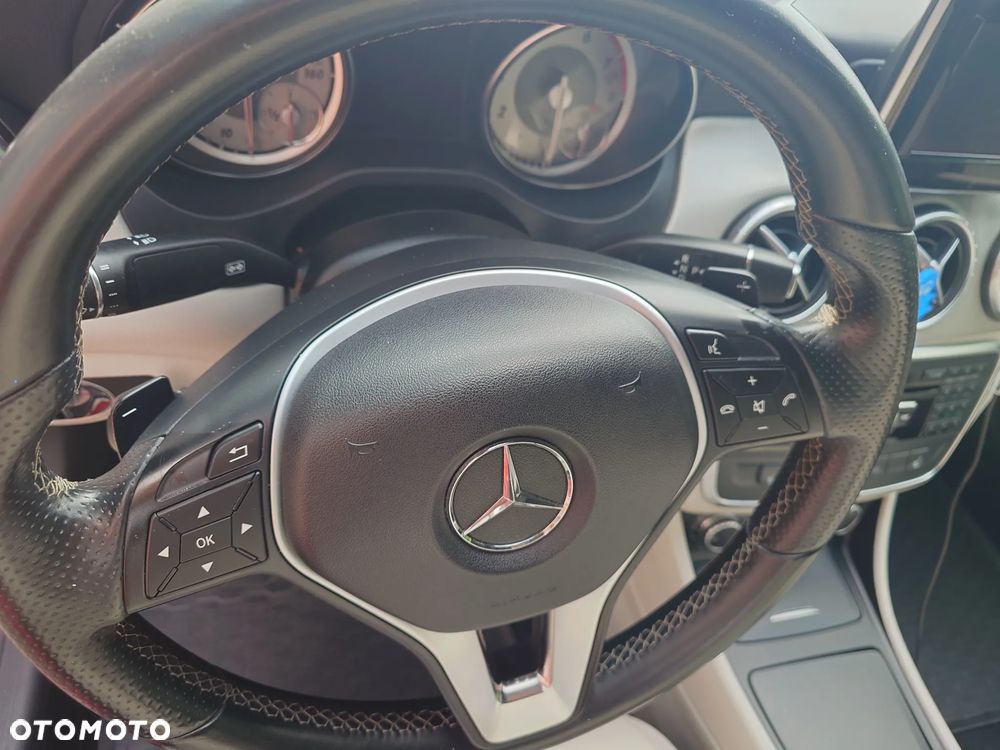 Mercedes-Benz CLA 250 4Matic 7G-DCT - 23