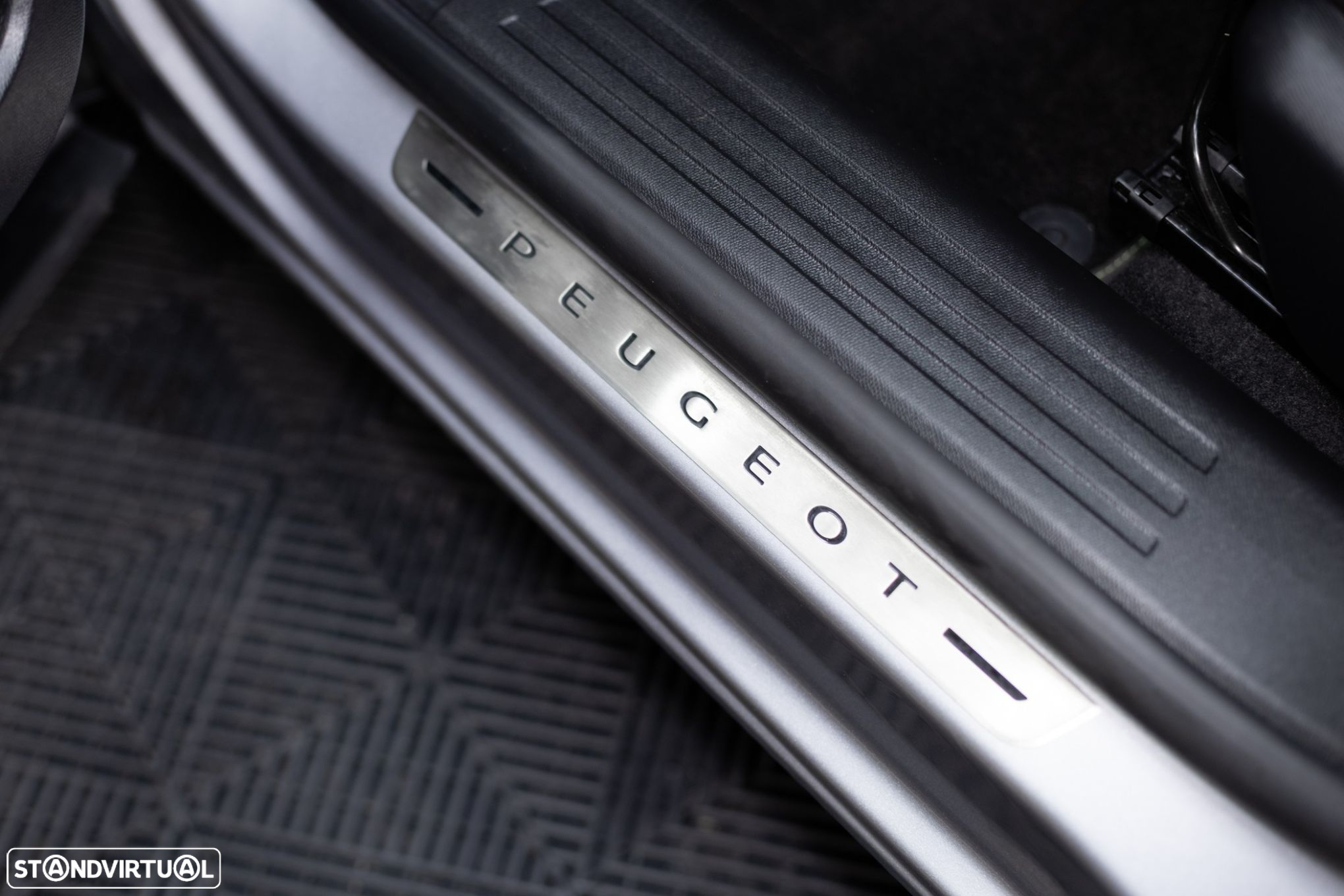 Peugeot 2008 BlueHDi 130 EAT8 GT Pack - 48
