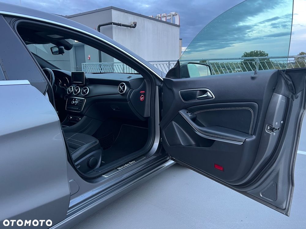 Mercedes-Benz CLA 180 BlueEffICIENCY Edition - 22