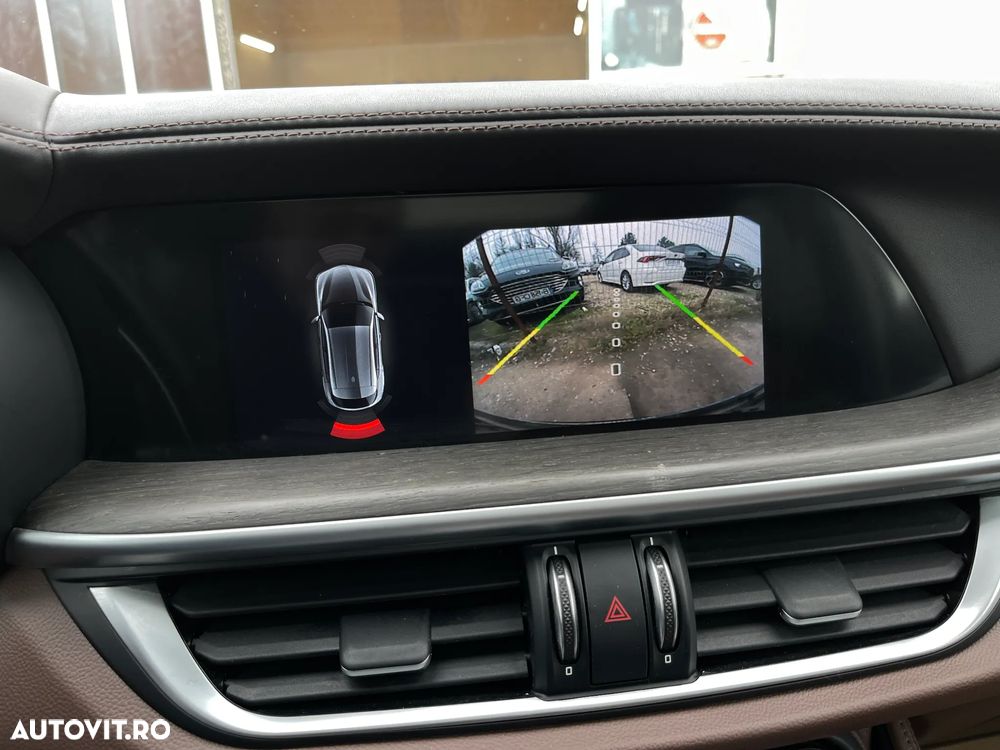 Alfa Romeo Stelvio 2.0 Turbo AWD AT8 Veloce - 15