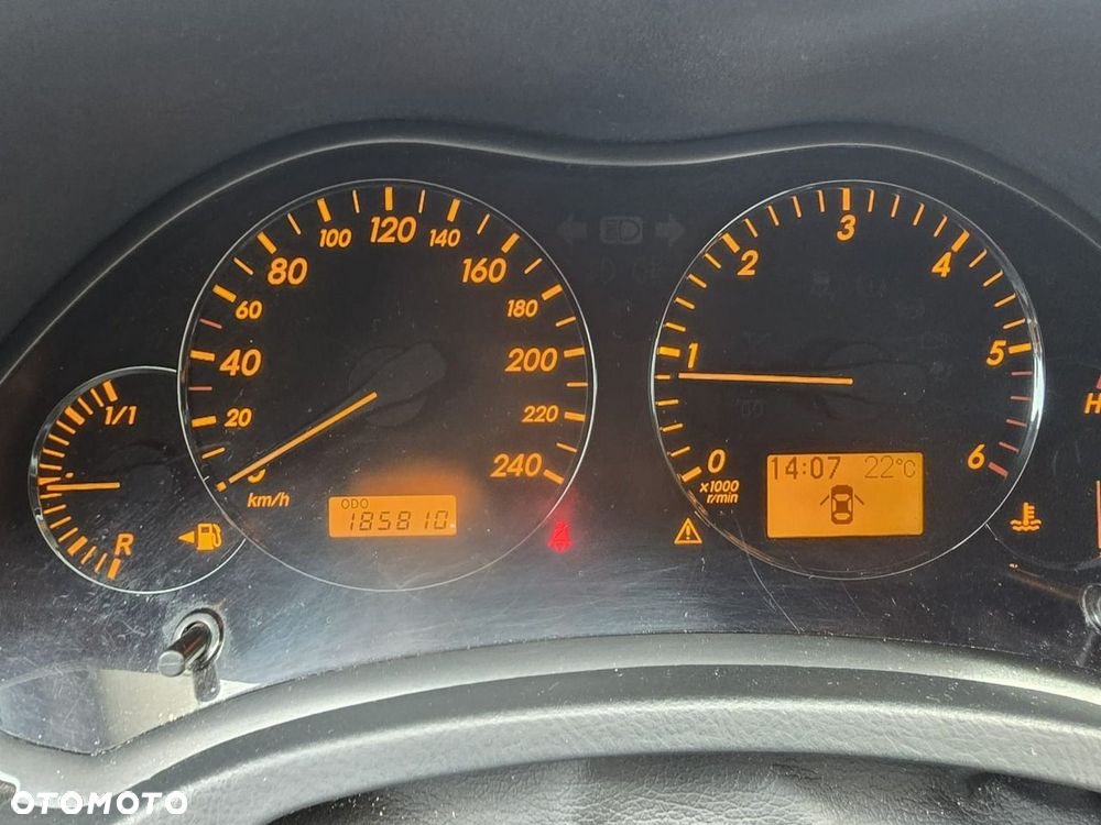 Toyota Avensis - 19