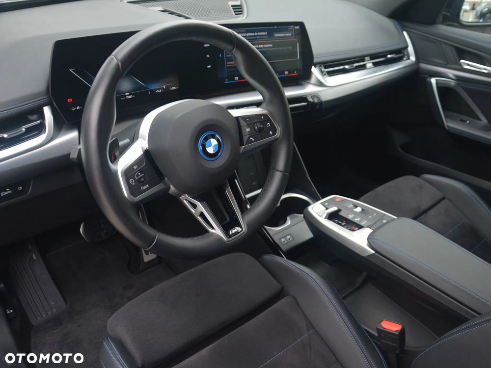 BMW iX1 xDrive30 66.5kWh M Sport - 5