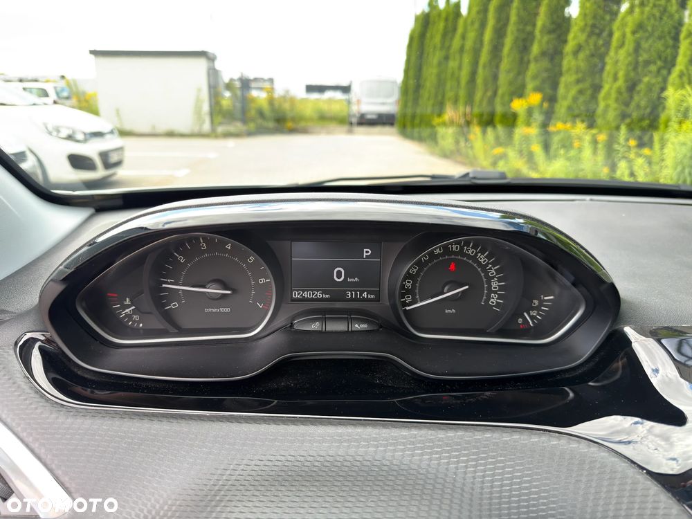 Peugeot 208 1.2 PureTech Allure S&S EAT6 - 17